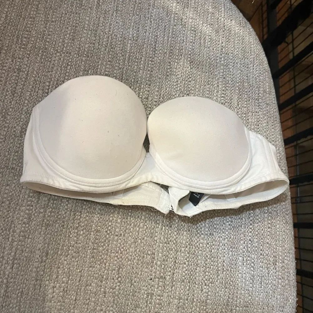 Victoria’s Secret body by Victoria vintage white strapless bra size 34A